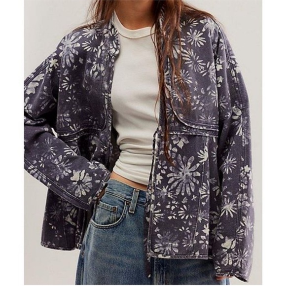 NWOT Free People Lua Bed Jacket XS Blue White Floral - Picture 3 of 10